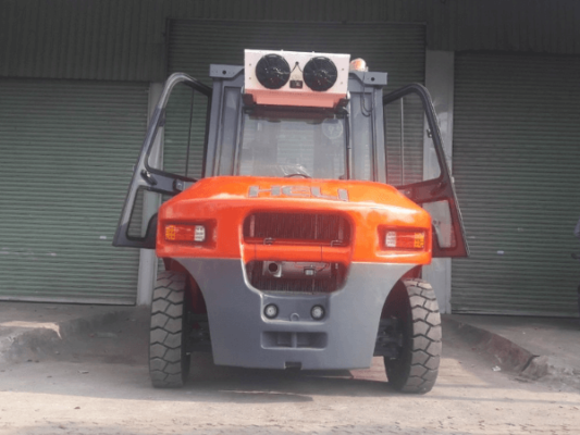 Cấu hình có option thêm cabin kín điều hòa làm việc trong môi trường cần bảo vệ an toàn