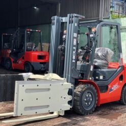 Bình Minh cung cấp xe nâng kẹp vuông đa năng chính hãng tại Việt Nam