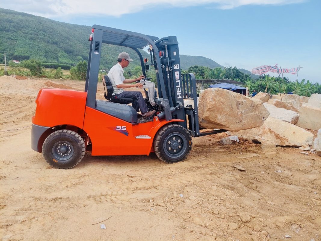 Sản xuất và khai thác đá yêu cầu phải có xe nâng dầu 3.5 tấn
