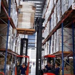 Dễ dàng làm việc trong kho xưởng có lối đi hẹp