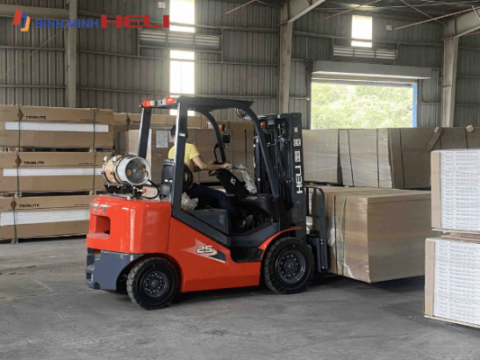 Hiệu suất làm việc của xe nâng xăng/ga luôn ở mức độ cao