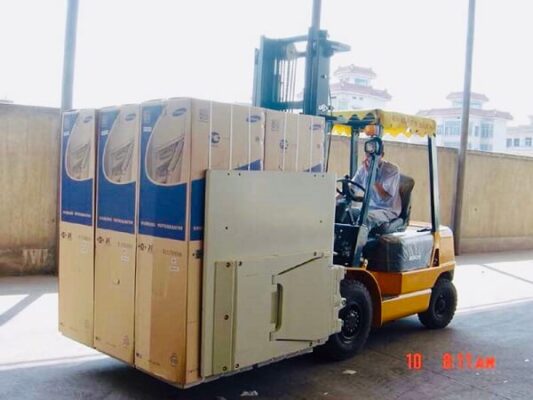 Khi mua xe nâng kẹp thùng carton cần chú ý những thông số gì