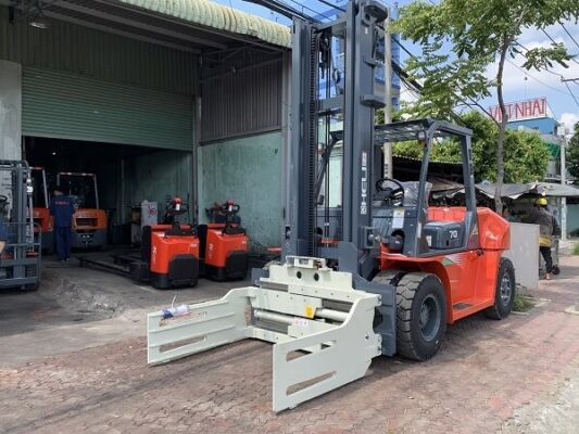 Mua xe nâng kẹp vuông cần lưu ý những gì