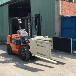 Mua xe nâng kẹp vuông đa năng cần những yếu tố gì