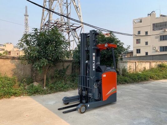 Mua xe nâng reach truck hỗ trợ trả góp