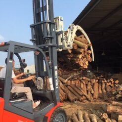 Những lưu ý khi mua xe nâng kẹp gỗ