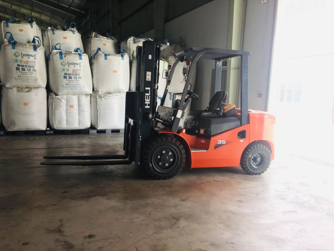 Các ngành sản xuất không thể thiếu xe nâng dầu 3.5 tấn