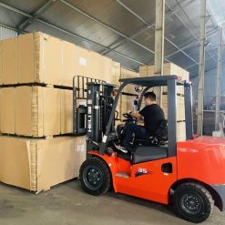 Xe nâng 3.5 tấn được các nhà máy sản xuất gỗ , ván ép sử dụng hiệu quả