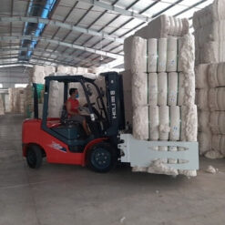Sử dụng xe nâng kẹp vuông tiết kiệm chi phí nâng cao hiệu suất