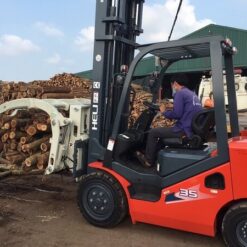 Xe nâng kẹp gỗ mang lại hiệu suất làm việc tăng cao