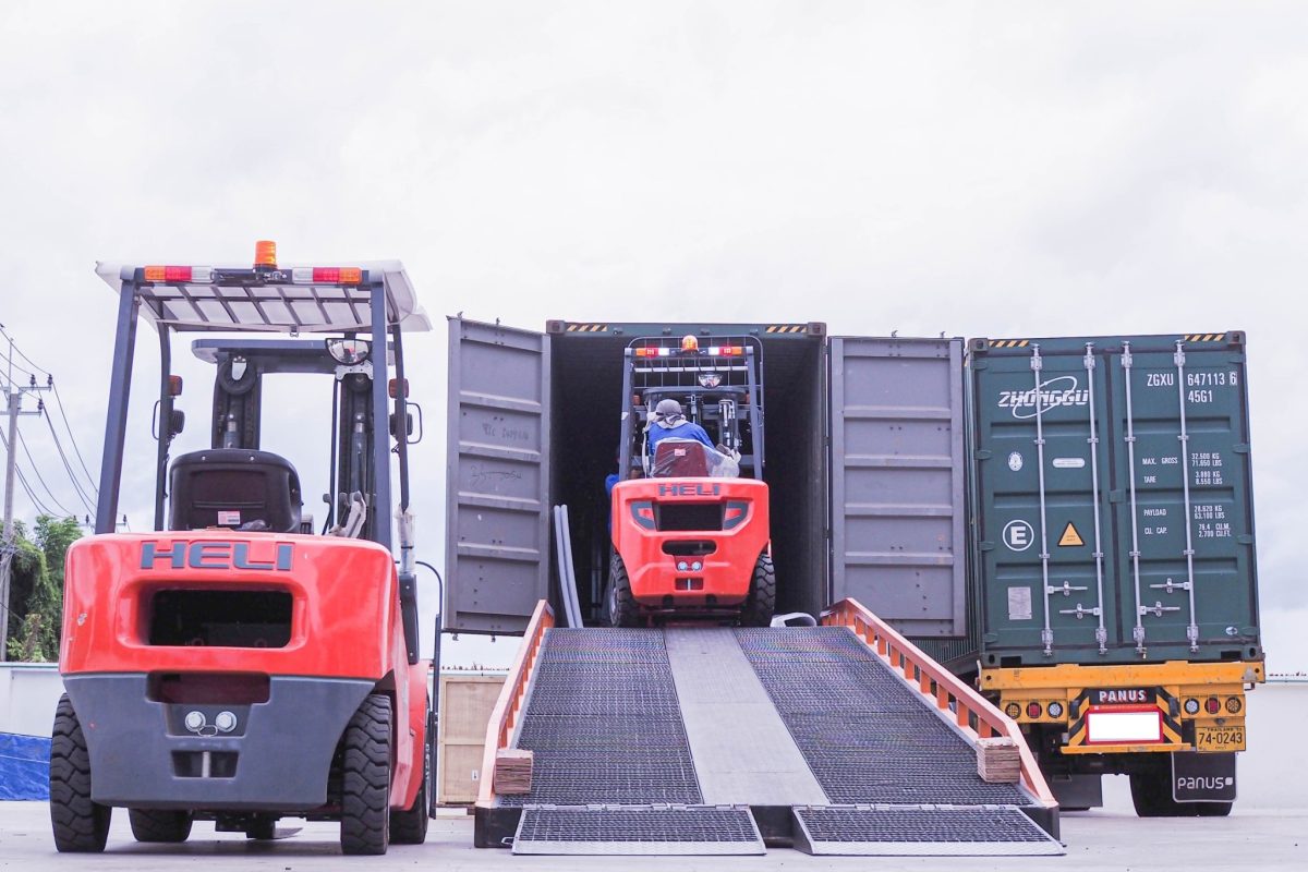 Xe nâng dầu 3.5 tấn Heli được sử dụng nhiều trong ngành xuất nhập nguyên liệu và hàng hóa