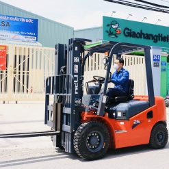 Cấu hình xe nâng dầu 2.5 tấn Heli khung nâng 3 tầng và lốp đặc