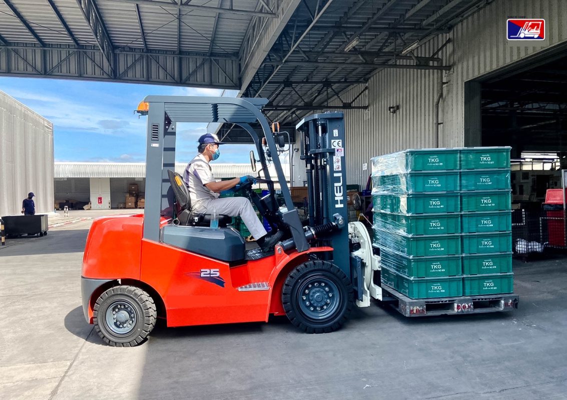 Xe nâng dầu 2.5 tấn Heli được sử dụng phổ biến trong nhiều ngành nghề khác nhau