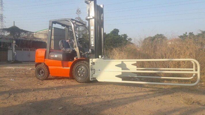 Xe nâng dầu Heli lắp bộ kẹp mút xốp
