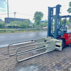 Xe nâng điện Heli lắp bộ kẹp mút xốp
