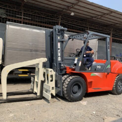 Xe nâng kẹp gỗ Heli uy tín chất lượng