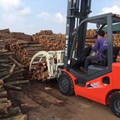 Xe nâng kẹp gỗ rời
