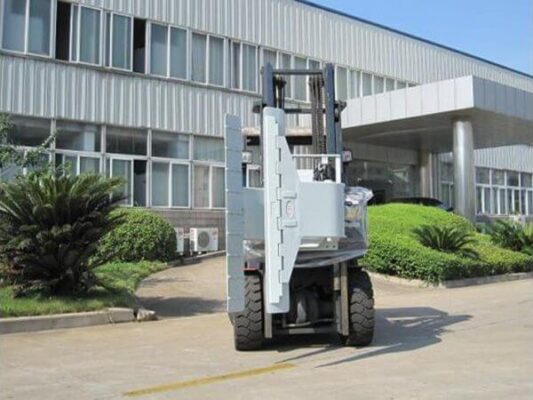 Tổng thể xe nâng lắp bộ kẹp lốp