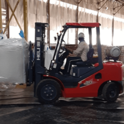 Xe nâng xăng gas 3 tấn Heli làm việc với hiệu suất cao
